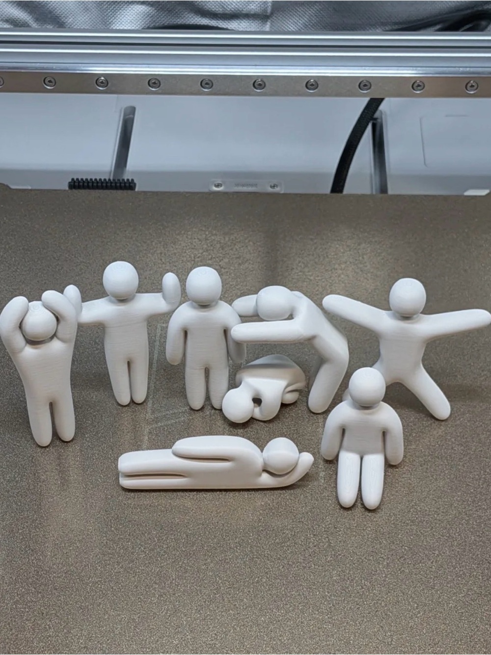 White 3d printed make a mecha chameleon figures